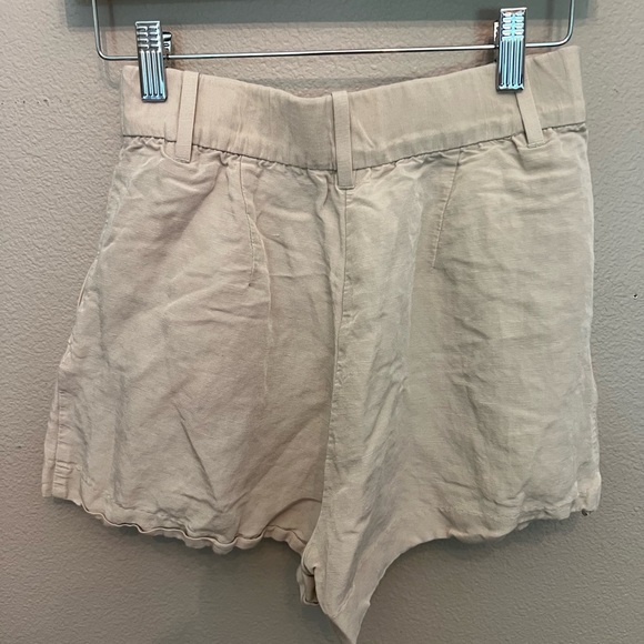 H&M Cream High Waist Casual Linen Shorts - Picture 2 of 2